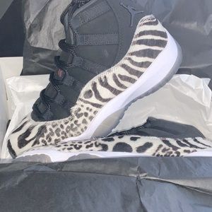 👟 AIR Jordan 11 Retro Size 9 Women NEW in Original Box.